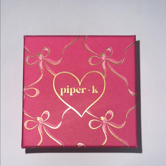 Piper K heart shaped earrings with gold and pearl details new in box - Picture 2 of 3